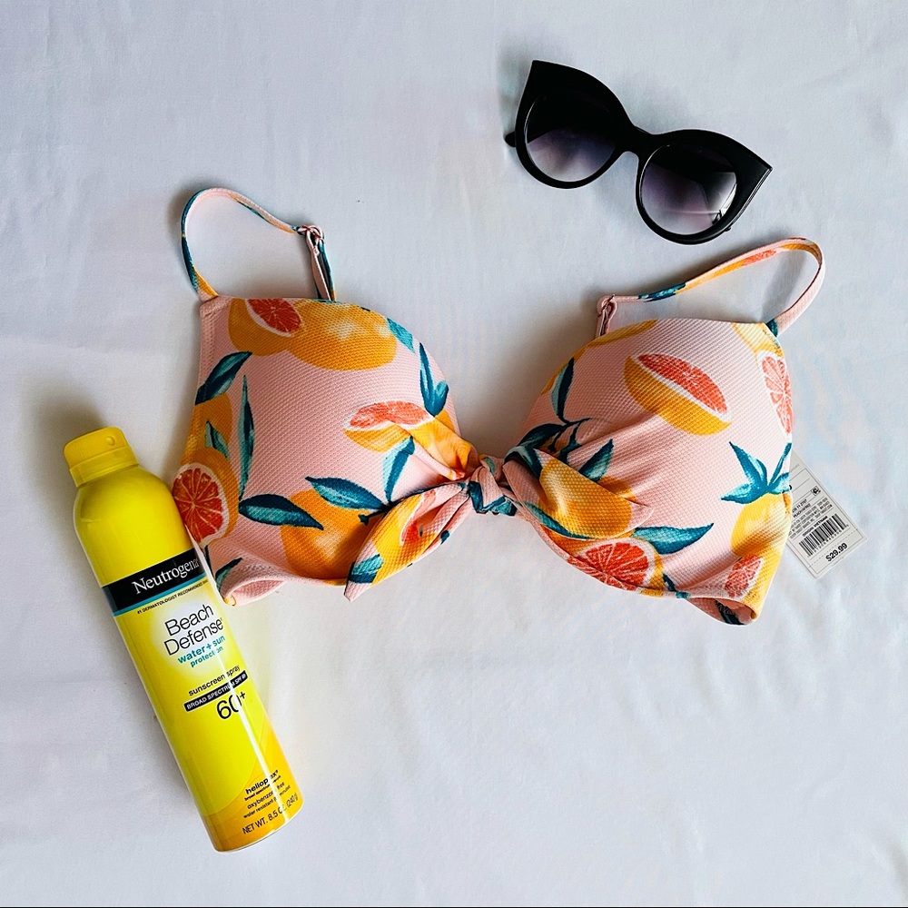 NWT Bikini top, lightly lined with underwire 34D